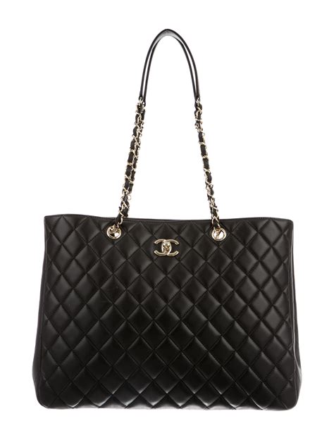 chanel classic tote